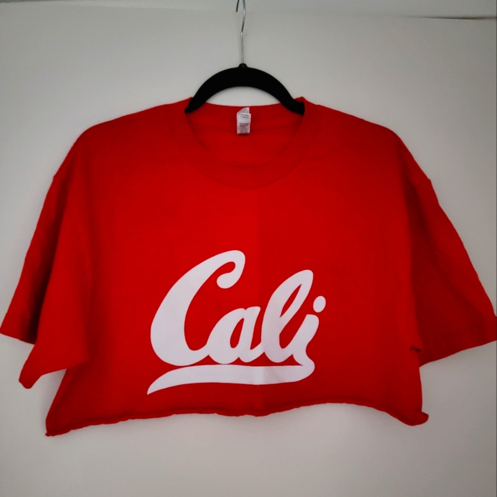 Size Large Cali crop top t-shirt